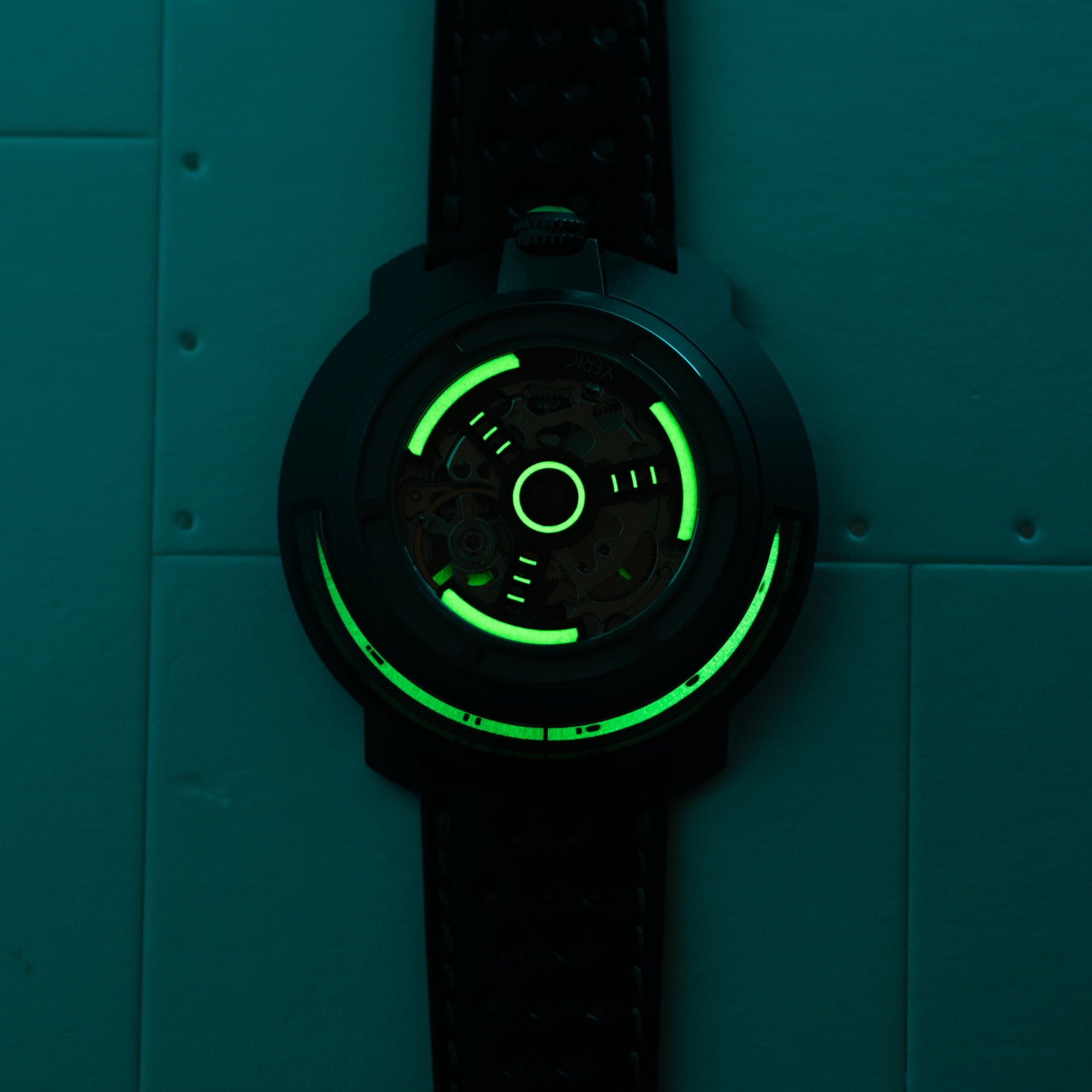 Invertor II Automatic Neon Green Lume