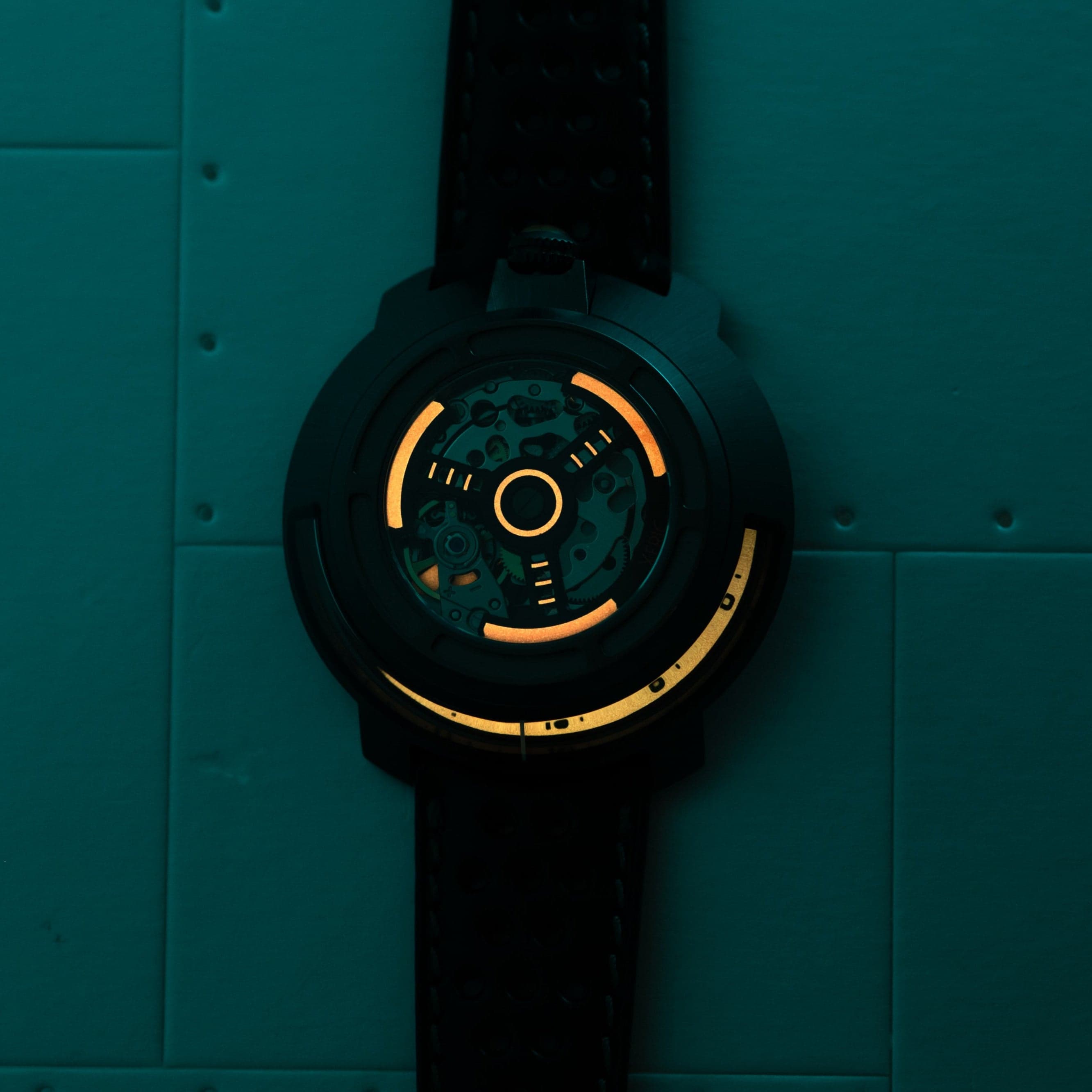 Invertor II Automatic Neon Pink Lume