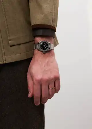 The 7505-1 photographed on a wrist by Serica.