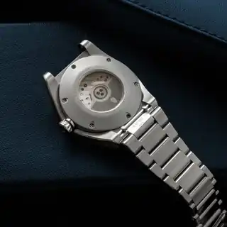 Caseback and bracelet in the maker’s photograph.